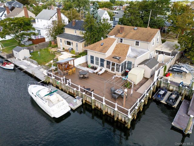 11 W 2nd Street, Freeport, NY 11520