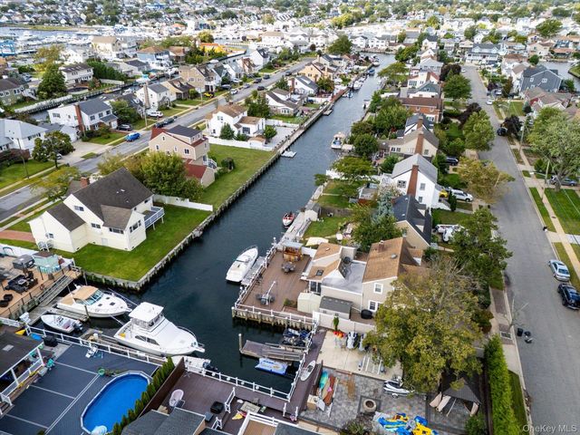 11 W 2nd Street, Freeport, NY 11520