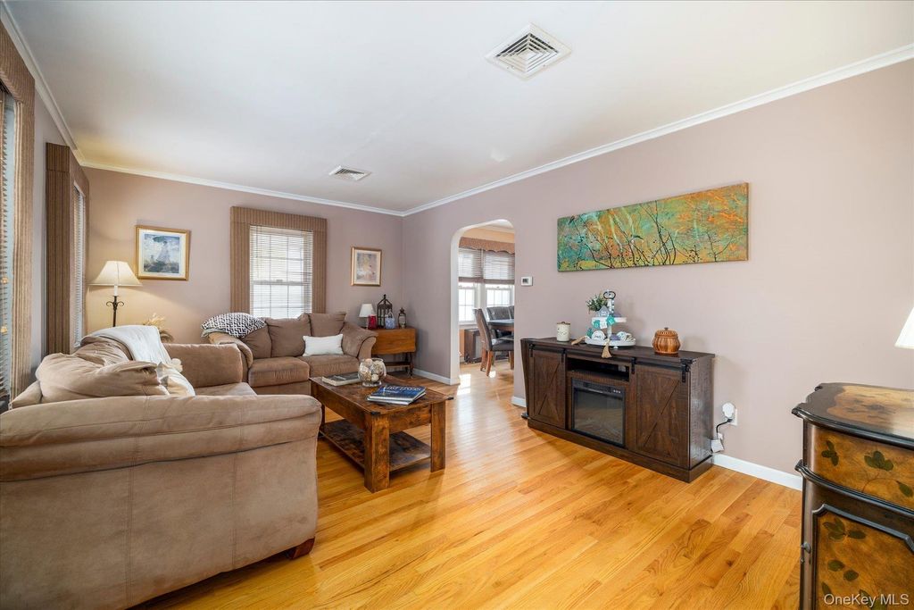 11 W 2nd Street, Freeport, NY 11520 — photo 5