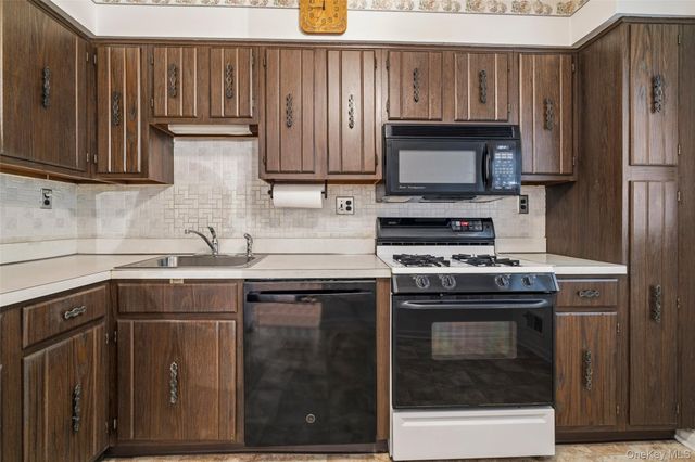 35 Milford Lane X8, Suffern, NY 10901