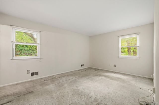 35 Milford Lane X8, Suffern, NY 10901