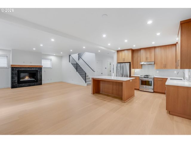 10682 Sw BERKSHIRE St, Portland, OR 97225