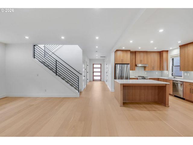 10682 Sw BERKSHIRE St, Portland, OR 97225