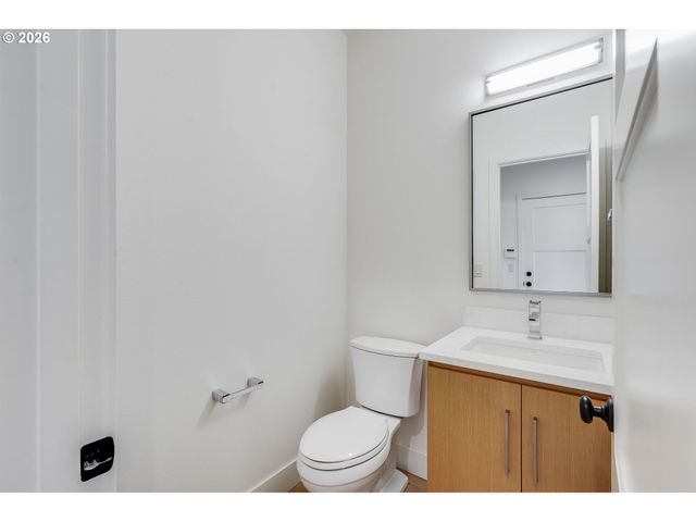 10682 Sw BERKSHIRE St, Portland, OR 97225