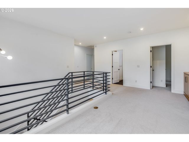 10682 Sw BERKSHIRE St, Portland, OR 97225