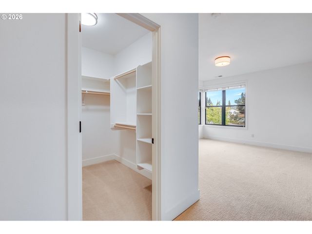 10682 Sw BERKSHIRE St, Portland, OR 97225