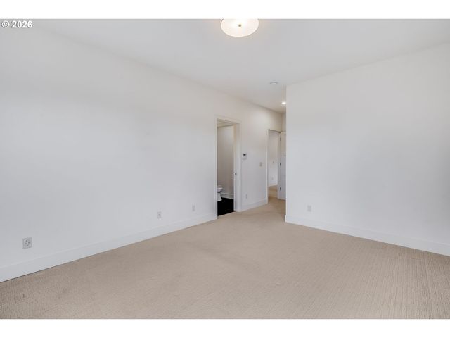 10682 Sw BERKSHIRE St, Portland, OR 97225