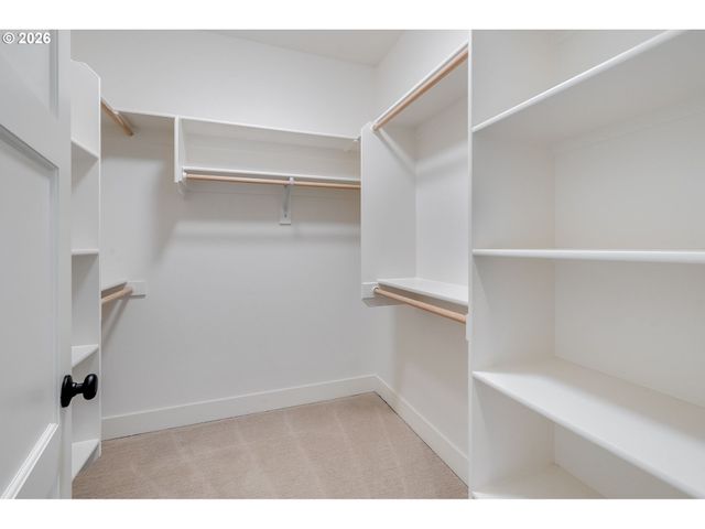 10682 Sw BERKSHIRE St, Portland, OR 97225