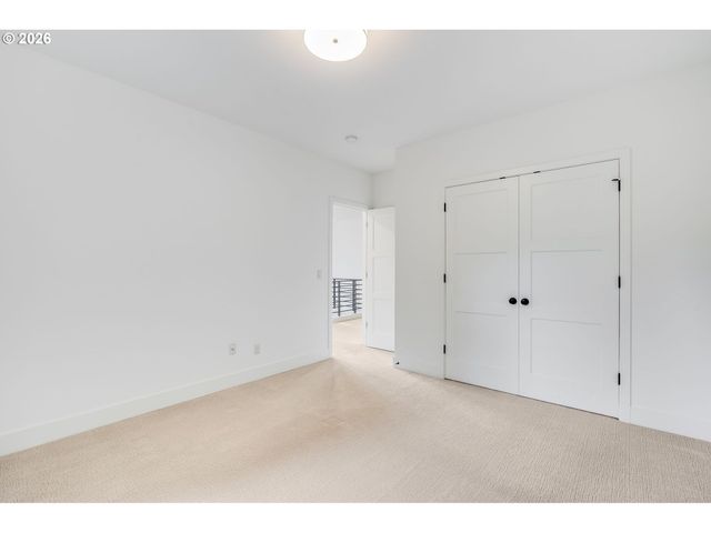 10682 Sw BERKSHIRE St, Portland, OR 97225