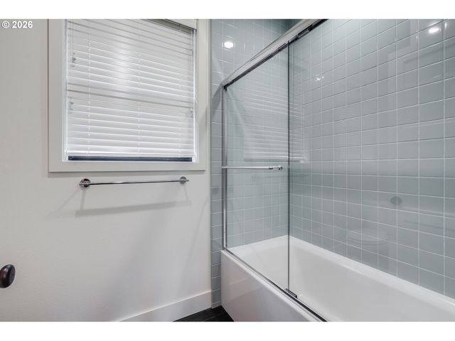 10682 Sw BERKSHIRE St, Portland, OR 97225