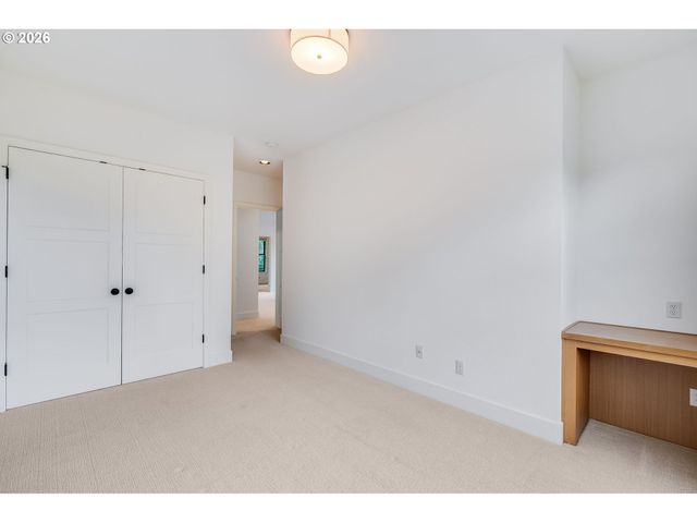 10682 Sw BERKSHIRE St, Portland, OR 97225