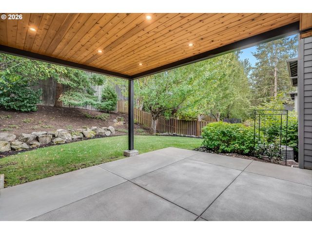 10682 Sw BERKSHIRE St, Portland, OR 97225