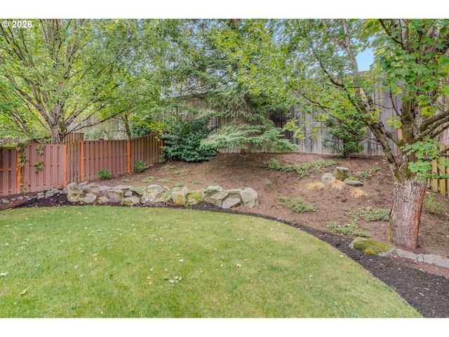 10682 Sw BERKSHIRE St, Portland, OR 97225