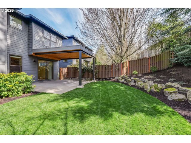 10682 Sw BERKSHIRE St, Portland, OR 97225
