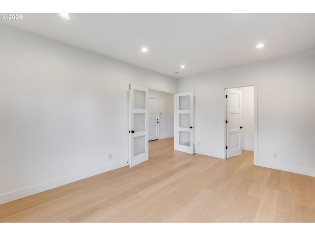 10682 Sw BERKSHIRE St, Portland, OR 97225