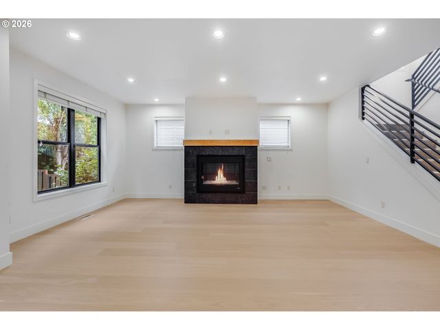 10682 Sw BERKSHIRE St, Portland, OR 97225