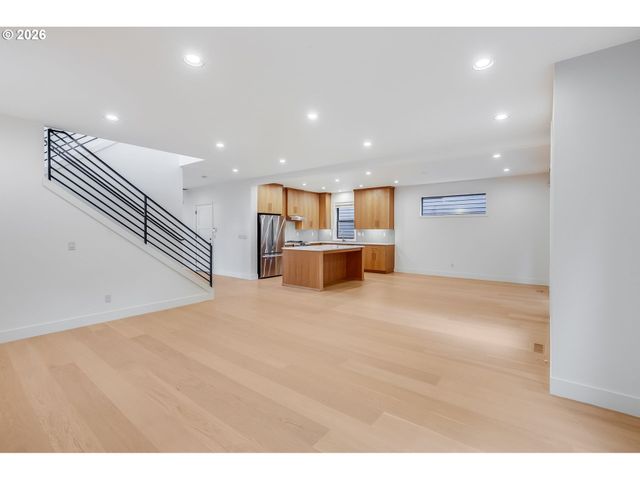 10682 Sw BERKSHIRE St, Portland, OR 97225