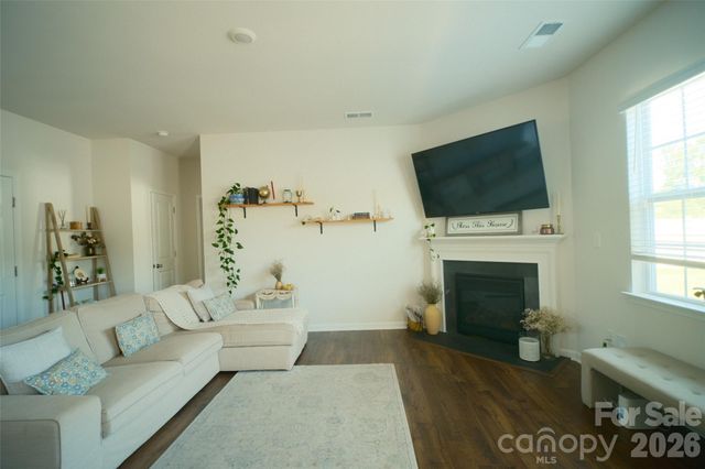 8022 Rowling Drive, Charlotte, NC 28215