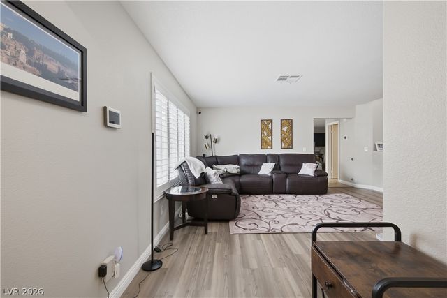 8325 Classic Villa Court, Las Vegas, NV 89128