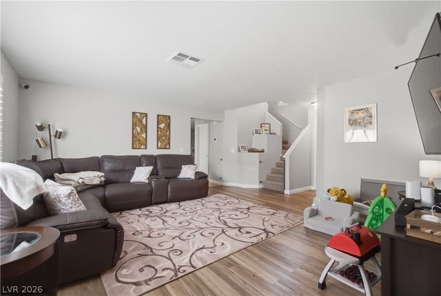 8325 Classic Villa Court, Las Vegas, NV 89128