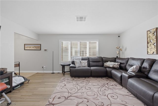 8325 Classic Villa Court, Las Vegas, NV 89128