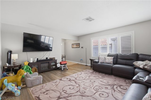 8325 Classic Villa Court, Las Vegas, NV 89128