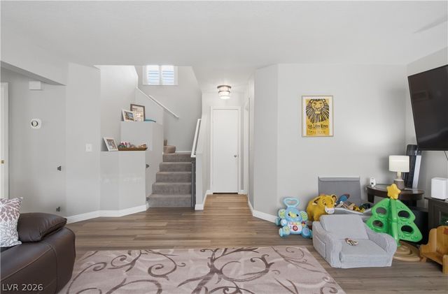 8325 Classic Villa Court, Las Vegas, NV 89128