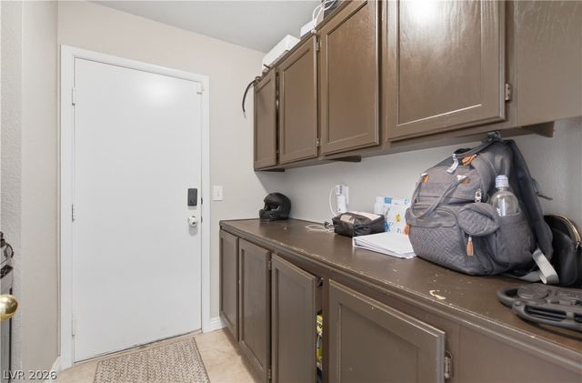 8325 Classic Villa Court, Las Vegas, NV 89128