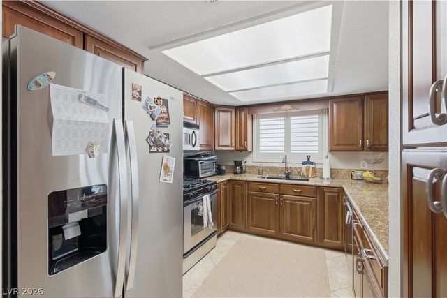 8325 Classic Villa Court, Las Vegas, NV 89128