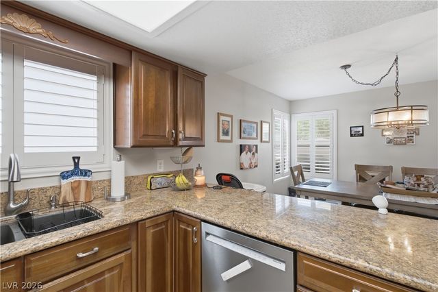 8325 Classic Villa Court, Las Vegas, NV 89128