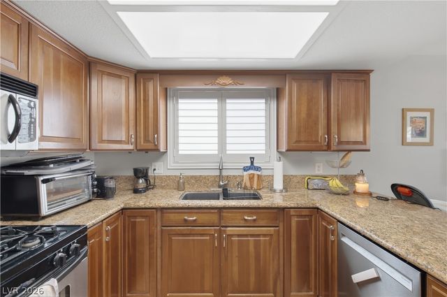 8325 Classic Villa Court, Las Vegas, NV 89128