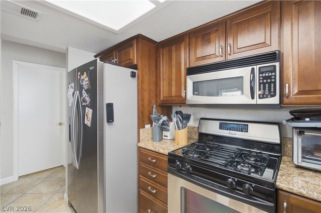 8325 Classic Villa Court, Las Vegas, NV 89128