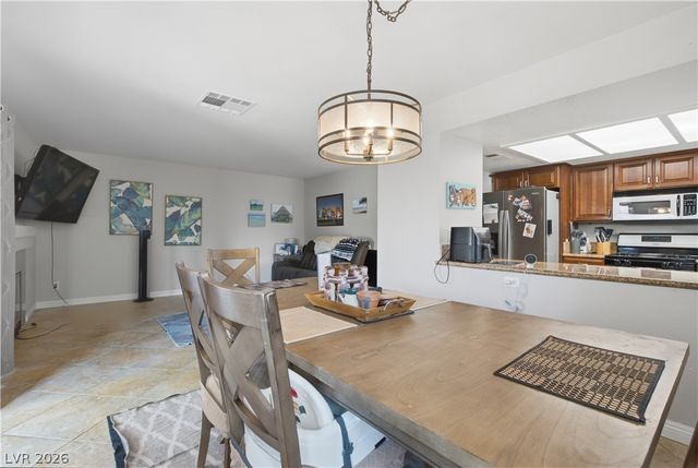 8325 Classic Villa Court, Las Vegas, NV 89128