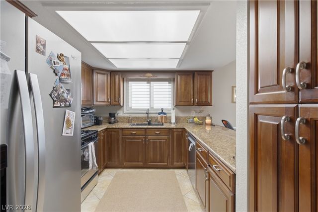 8325 Classic Villa Court, Las Vegas, NV 89128