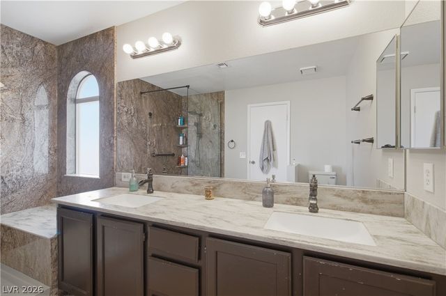 8325 Classic Villa Court, Las Vegas, NV 89128