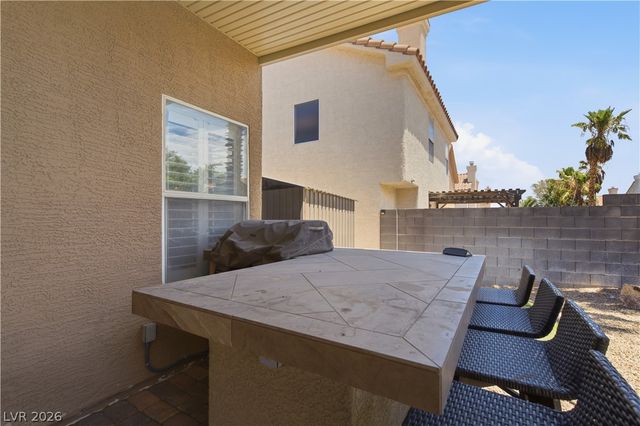 8325 Classic Villa Court, Las Vegas, NV 89128