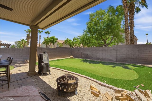 8325 Classic Villa Court, Las Vegas, NV 89128