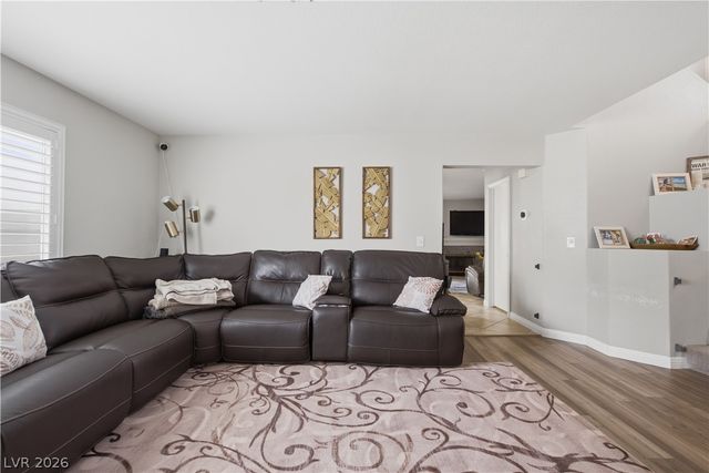 8325 Classic Villa Court, Las Vegas, NV 89128