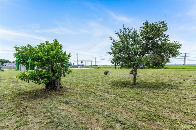 3926 & 3918 Marlin Dr, Corpus Christi, TX 78418