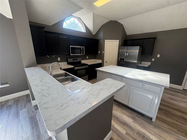 5634 Indian Hill Drive, Arlington, TX 76018