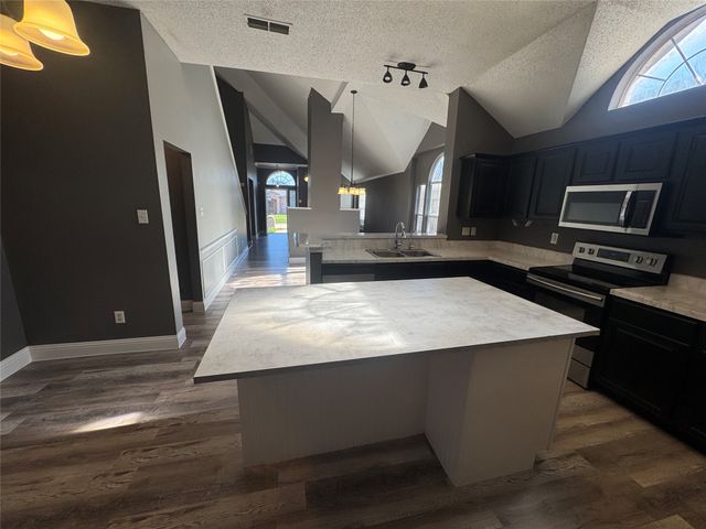 5634 Indian Hill Drive, Arlington, TX 76018
