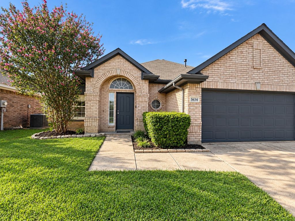 5634 Indian Hill Drive, Arlington, TX 76018