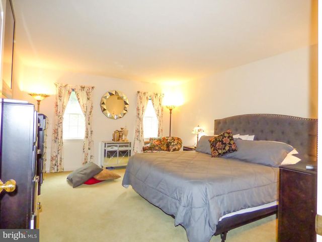 2006 WYNTRE BROOKE DR SW, York, PA 17403