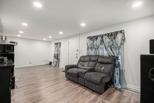 527 S Calumet Avenue, Aurora, IL 60506