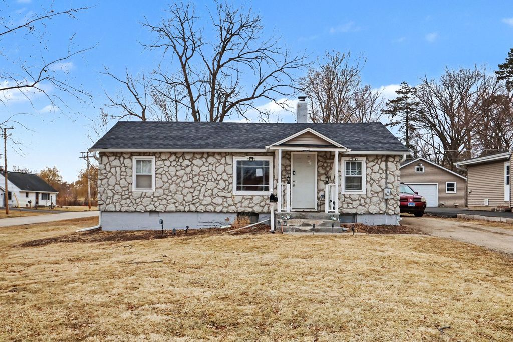 527 S Calumet Avenue, Aurora, IL 60506