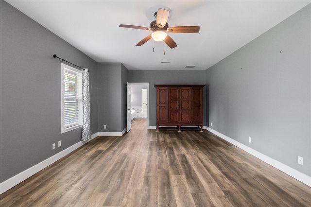 24 Oak Creek Drive, Huntsville, TX 77340