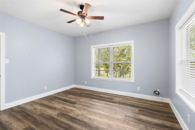 24 Oak Creek Drive, Huntsville, TX 77340