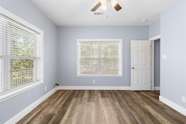 24 Oak Creek Drive, Huntsville, TX 77340