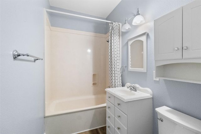 24 Oak Creek Drive, Huntsville, TX 77340