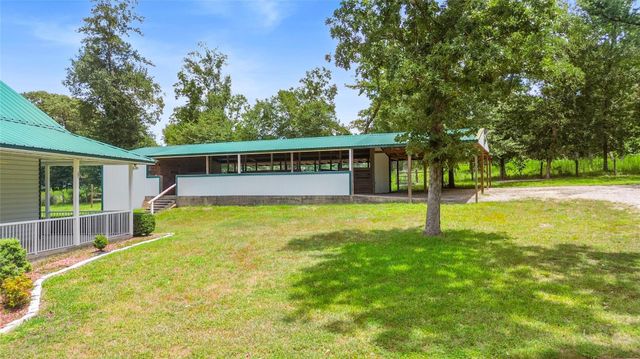 24 Oak Creek Drive, Huntsville, TX 77340
